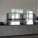 Bàn thí nghiệm có bồn rửa