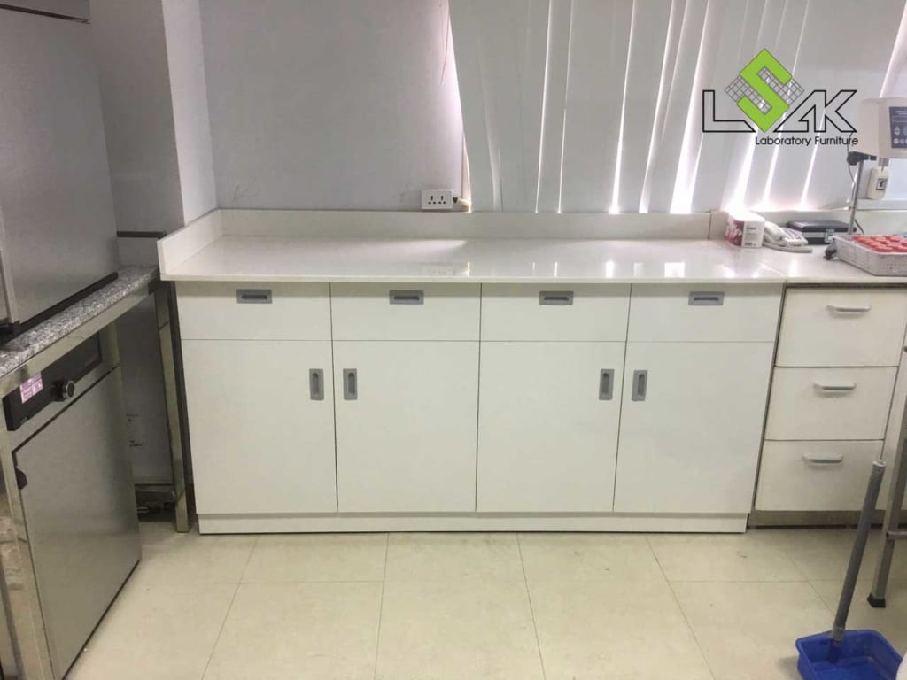 Bàn thí nghiệm mặt đá granite thi công thực tế