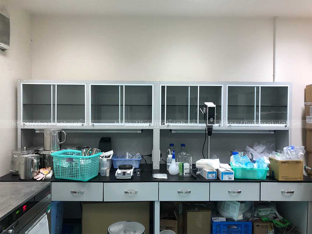 bàn thí nghiệm trung tâm