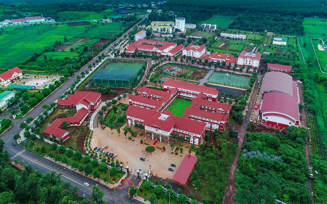 Trường Tiểu học, THCS &THPT Hoàng Việt (Trường Hoàng Việt) tọa lạc tại TP. Buôn Ma Thuột (tỉnh Đắk Lắk)