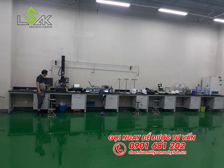 Bàn thí nghiệm đặt máy nội thất phòng QC nhà máy Kolon Industries Việt Nam