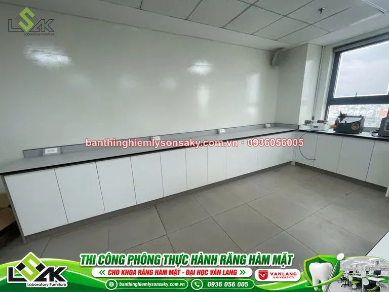 Bàn thuc hanh rang ham mặt