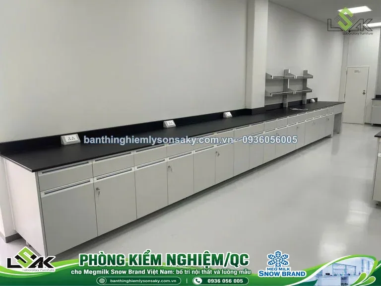 Bàn thí nghiệm trung tâm goc 2
