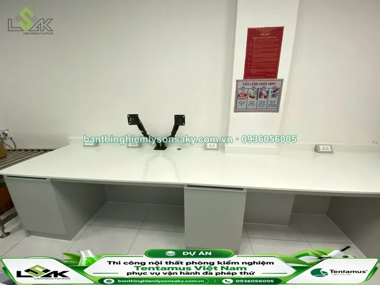 Bàn thí nghiệm áp tường