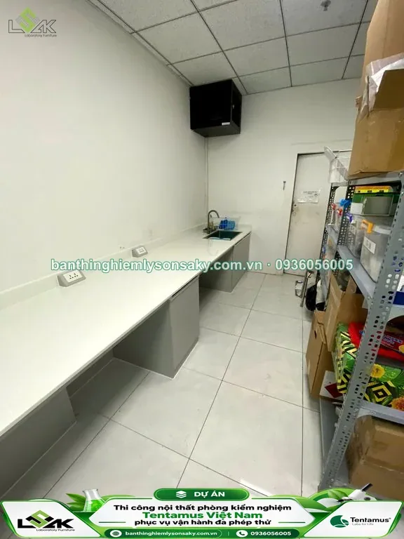Bàn thí nghiệm áp tường