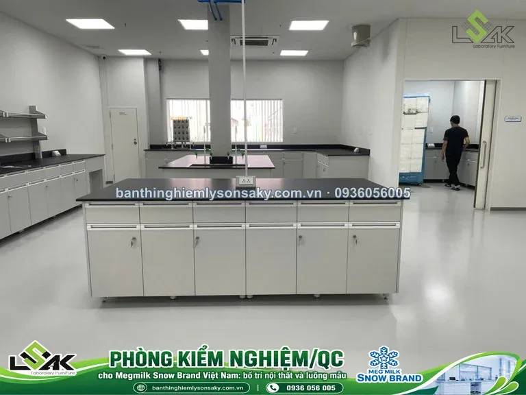 Bàn thí nghiệm áp tường goc 2