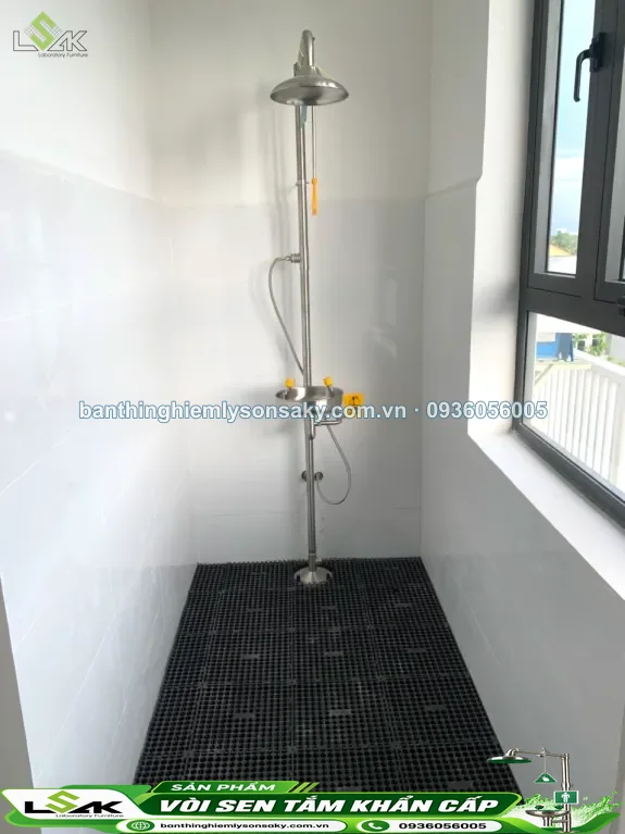 Vòi sen tắm khẩn cấp - 1