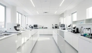 Tiêu chuẩn kích thước bàn thí nghiệm cho trường học và công nghiệp